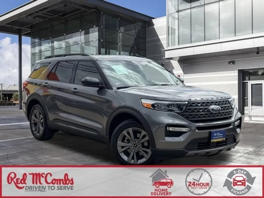 2022 Ford Explorer XLT photo 1