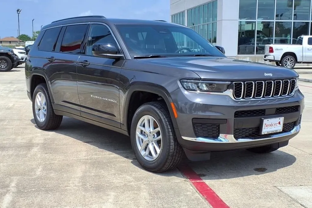 2025 Jeep Grand Cherokee Laredo photo 1
