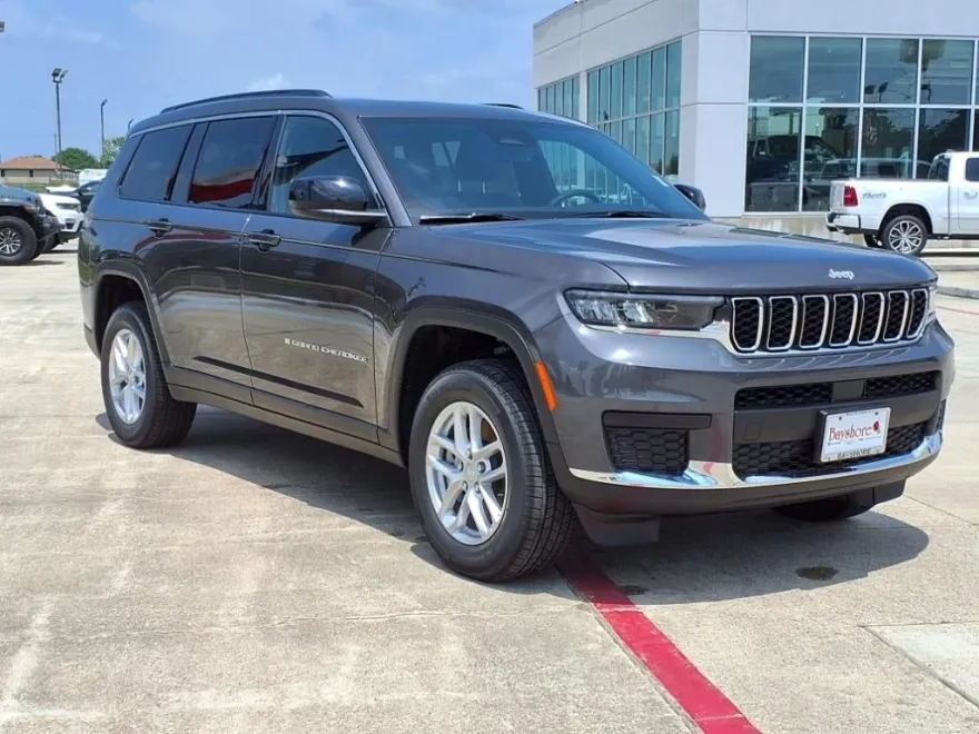 2025 Jeep Grand Cherokee Laredo photo 1