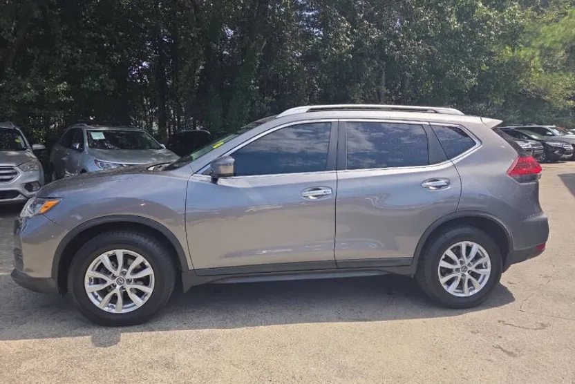 2018 Nissan Rogue SV photo 1