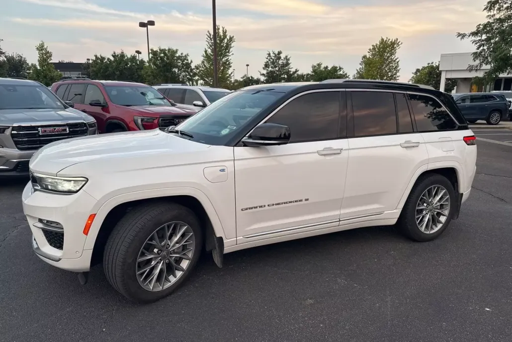 2022 Jeep Grand Cherokee Summit 4xe photo 1