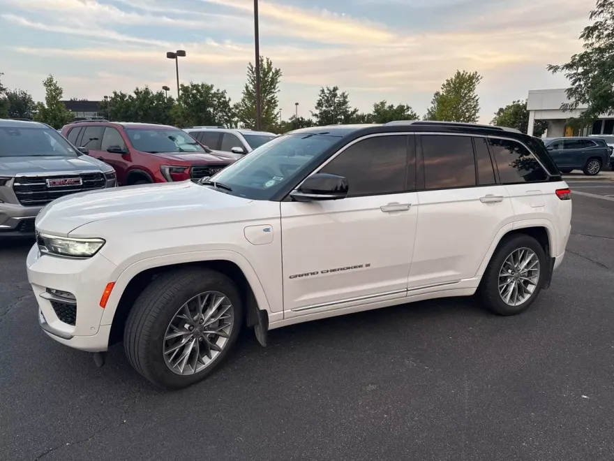 2022 Jeep Grand Cherokee Summit 4xe photo 1