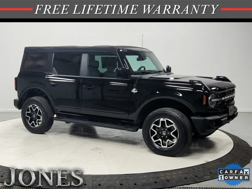 2022 Ford Bronco Outer Banks photo 1