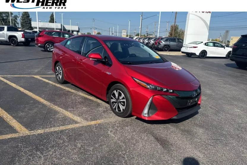 2017 Toyota Prius Prime Premium photo 1
