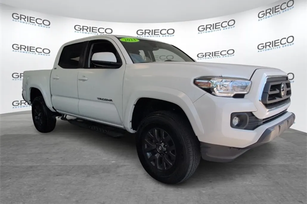 2023 Toyota Tacoma V6 photo 1