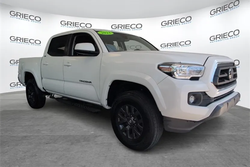 2023 Toyota Tacoma V6 photo 1