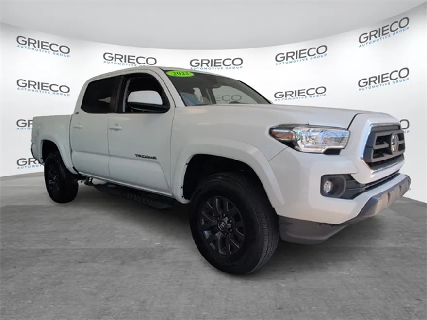 2023 Toyota Tacoma V6 photo 1