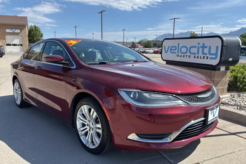 2015 Chrysler 200 Limited photo 1