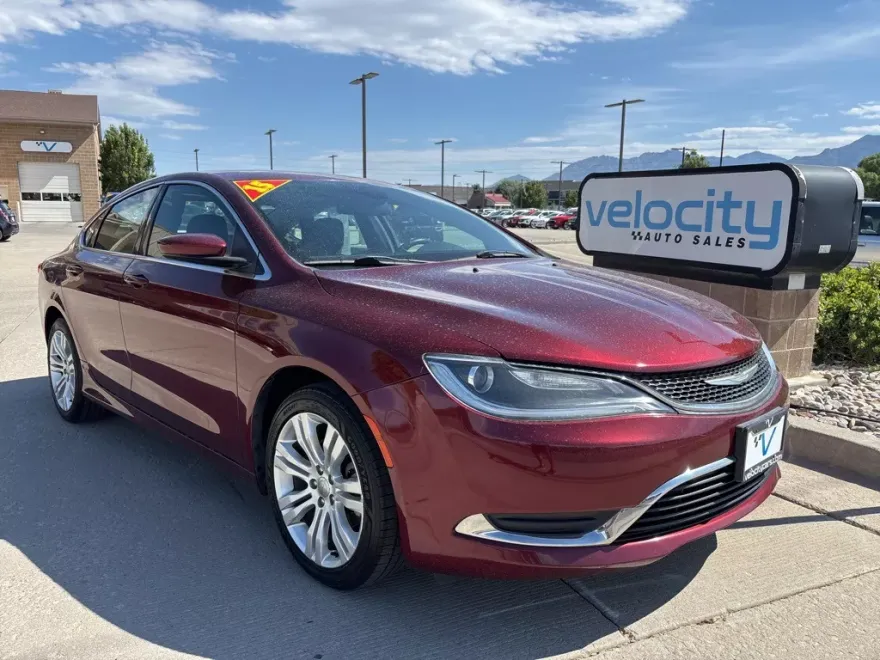 2015 Chrysler 200 Limited photo 1