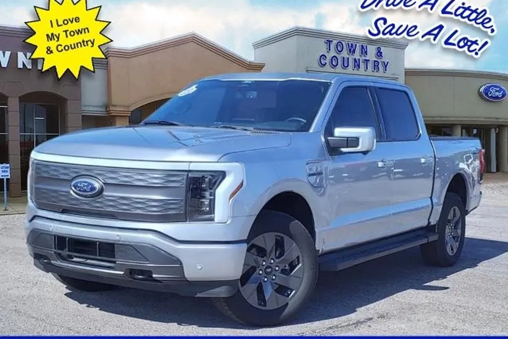 2022 Ford F-150 Lightning Lariat photo 1