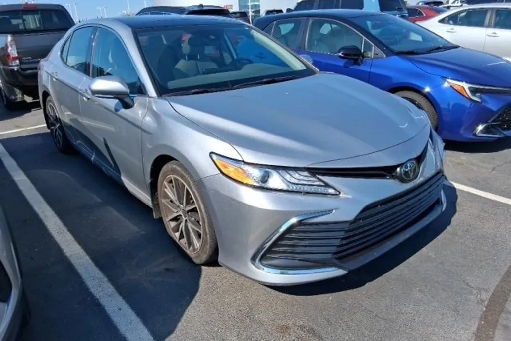 2023 Toyota Camry XLE photo 1