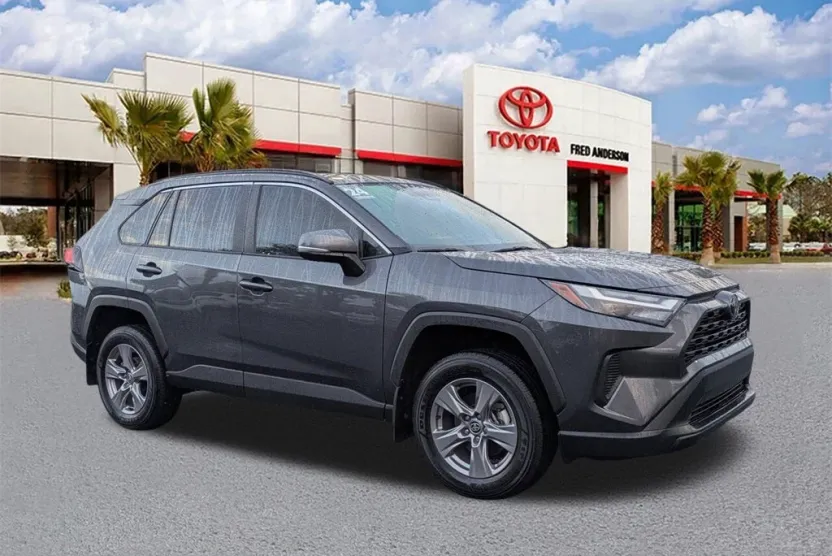 2024 Toyota RAV4 XLE photo 1