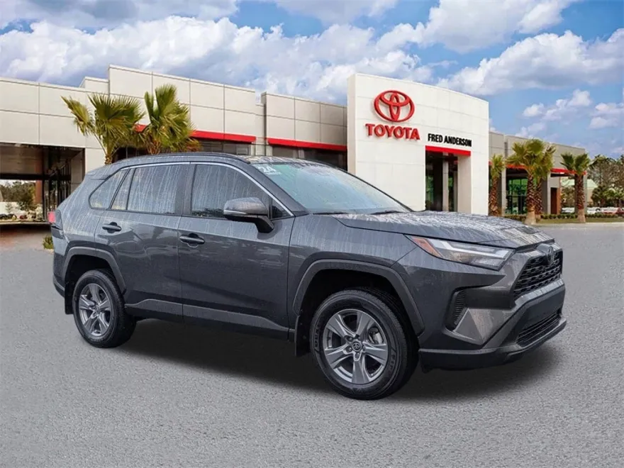 2024 Toyota RAV4 XLE photo 1