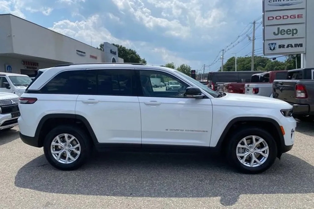 2023 Jeep Grand Cherokee Limited photo 1