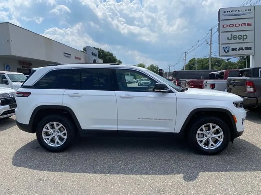 2023 Jeep Grand Cherokee Limited photo 1
