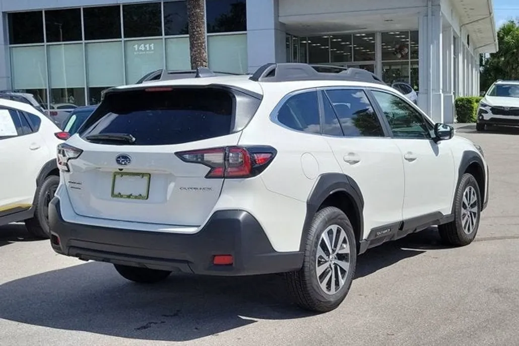 2025 Subaru Outback Premium photo 1