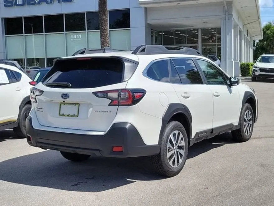2025 Subaru Outback Premium photo 1