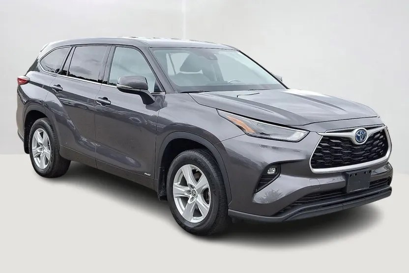 2022 Toyota Highlander Hybrid LE photo 1