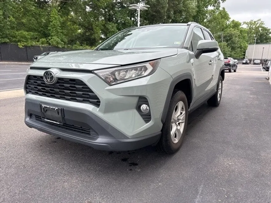 2021 Toyota RAV4 XLE photo 1