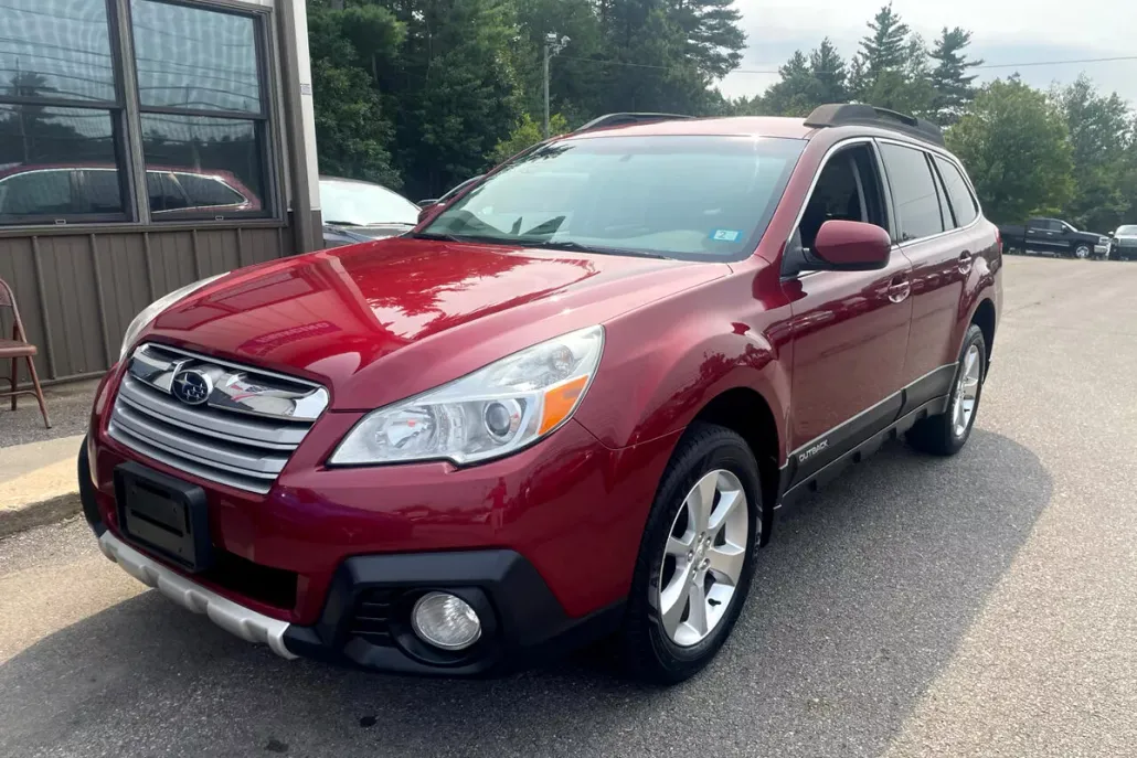 2014 Subaru Outback 2.5i Limited photo 1
