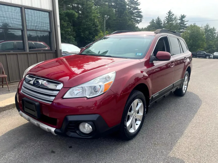 2014 Subaru Outback 2.5i Limited photo 1