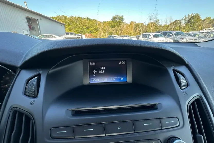 2016 Ford Focus Sedan photo 1
