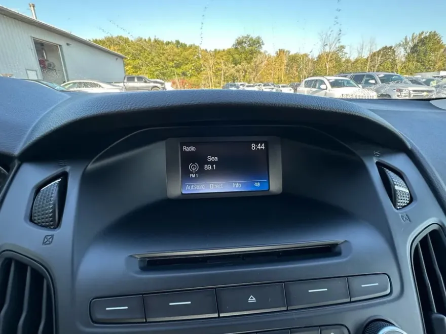 2016 Ford Focus Sedan photo 1