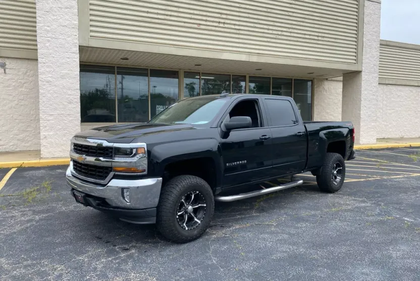2018 Chevrolet Silverado 1500 LT photo 1