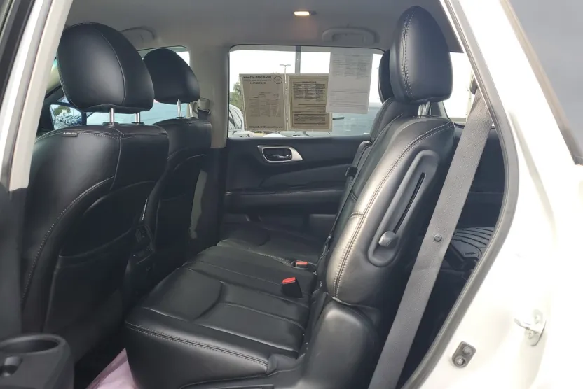 2015 Nissan Pathfinder SL photo 1
