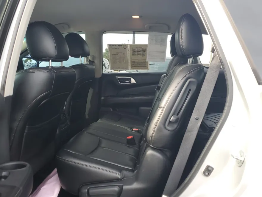 2015 Nissan Pathfinder SL photo 1
