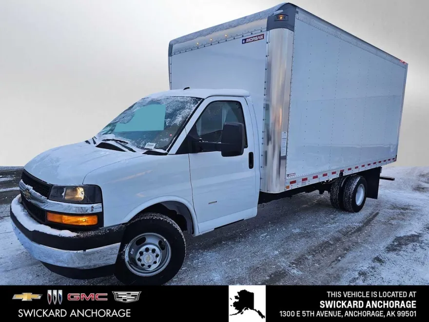 2024 Chevrolet Express Cutaway photo 1