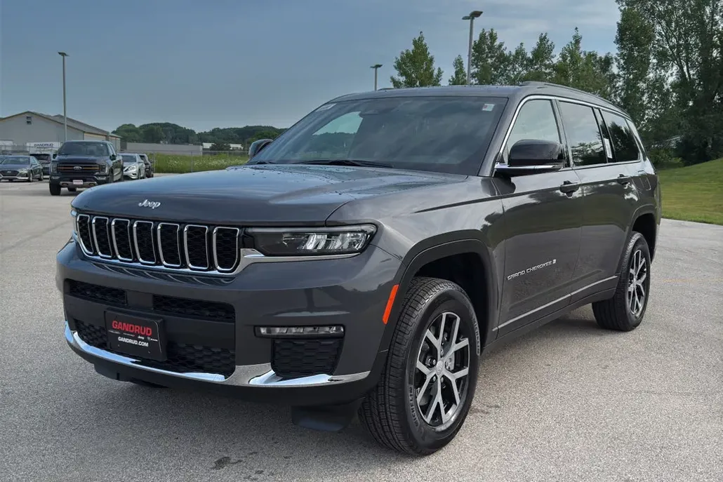 2025 Jeep Grand Cherokee Limited photo 1