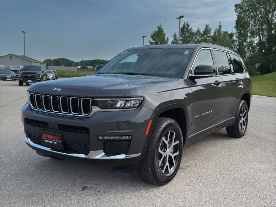 2025 Jeep Grand Cherokee Limited photo 1