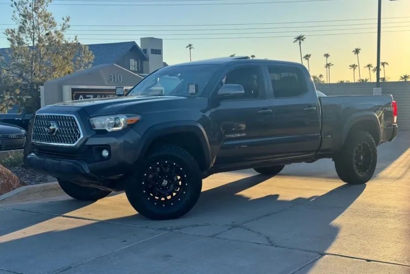 2018 Toyota Tacoma Double Cab TRD Off-Road photo 1