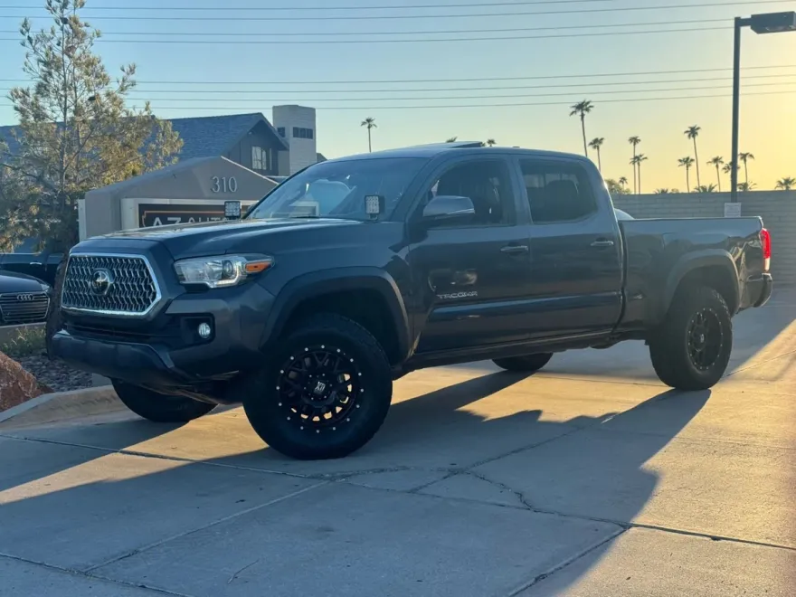 2018 Toyota Tacoma Double Cab TRD Off-Road photo 1