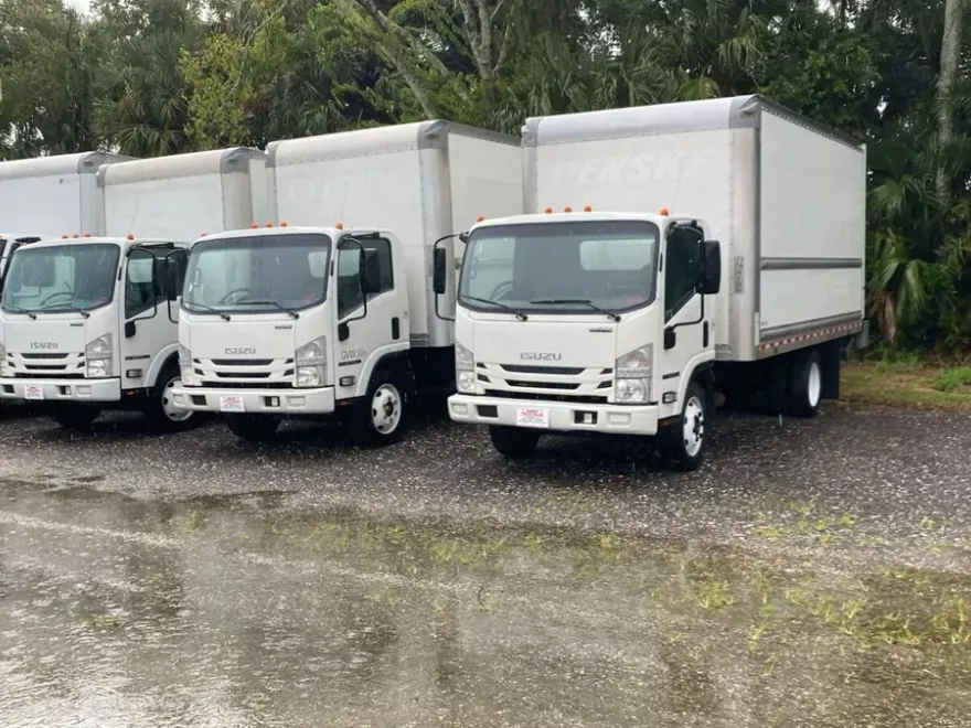 2020 Isuzu NPR photo 1