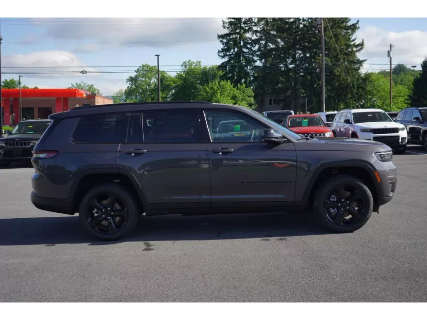 2025 Jeep Grand Cherokee Limited photo 1