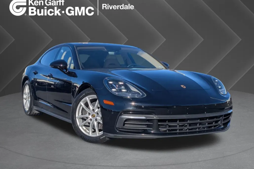 2017 Porsche Panamera 4 photo 1