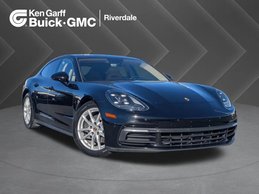 2017 Porsche Panamera 4 photo 1
