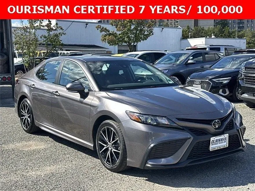 2024 Toyota Camry SE photo 1