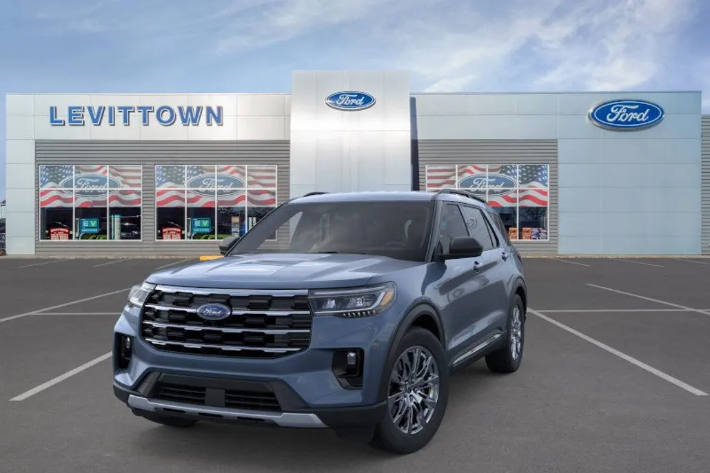 2025 Ford Explorer photo 1