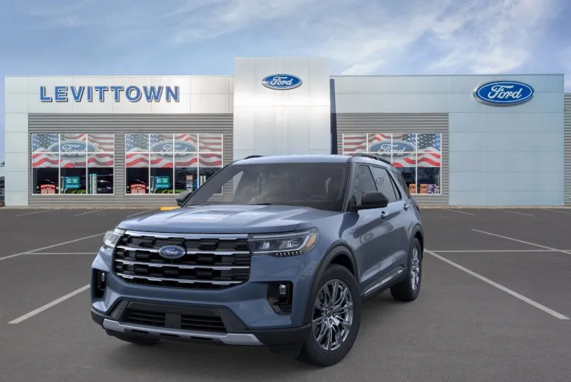 2025 Ford Explorer photo 1