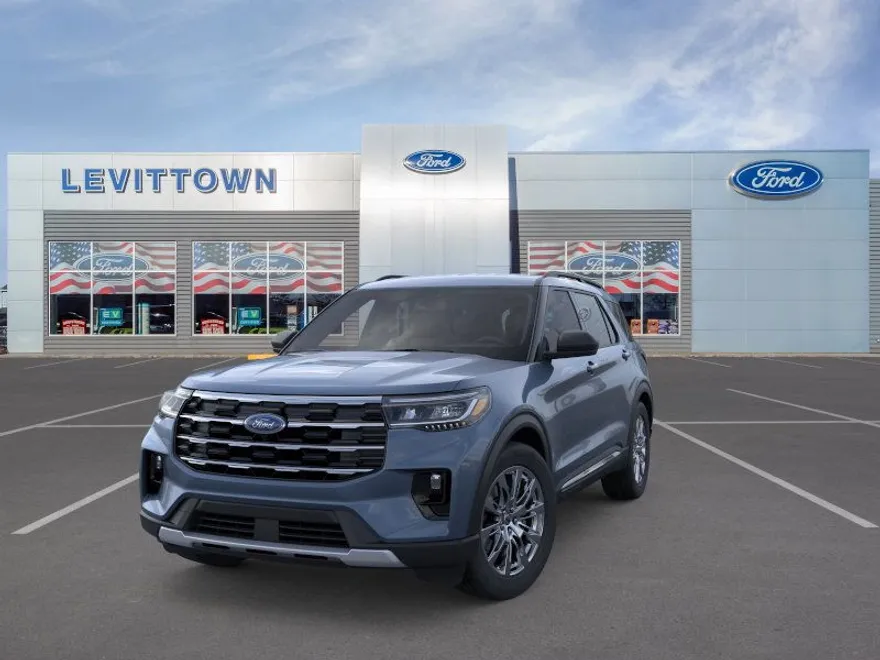 2025 Ford Explorer photo 1