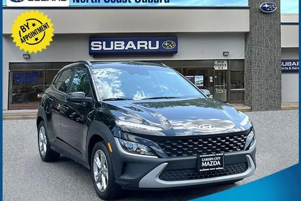 2022 Hyundai Kona SEL photo 1