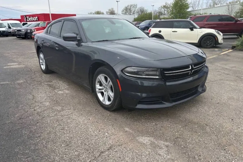 2017 Dodge Charger SE photo 1