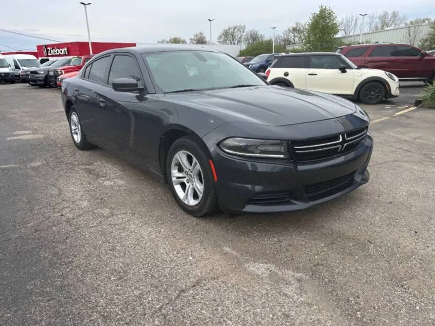 2017 Dodge Charger SE photo 1