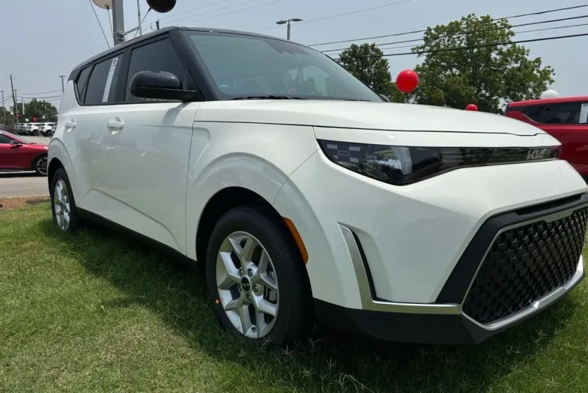 2025 Kia Soul S photo 1