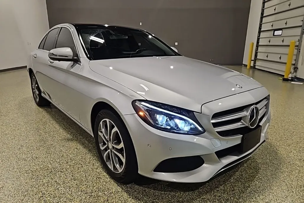 2016 Mercedes Benz C 300 photo 1