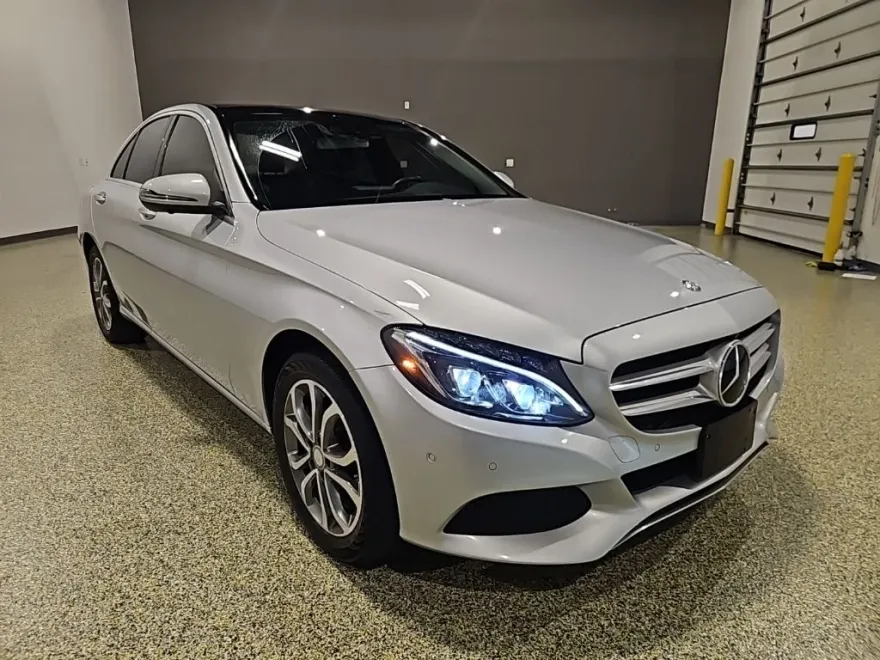 2016 Mercedes Benz C 300 photo 1