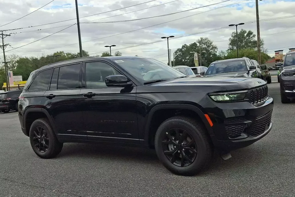 2025 Jeep Grand Cherokee Altitude photo 1